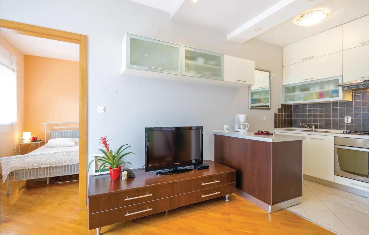 1 Bedroom Amazing Apartment In Рийека Екстериор снимка